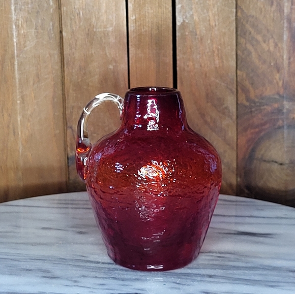 Elegant Red Glass Vase - Picture 3 of 16